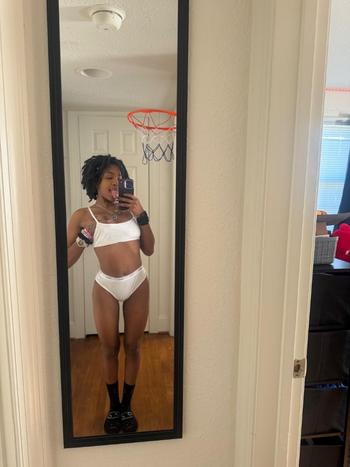 Gaines, 23  female escort, Hampton